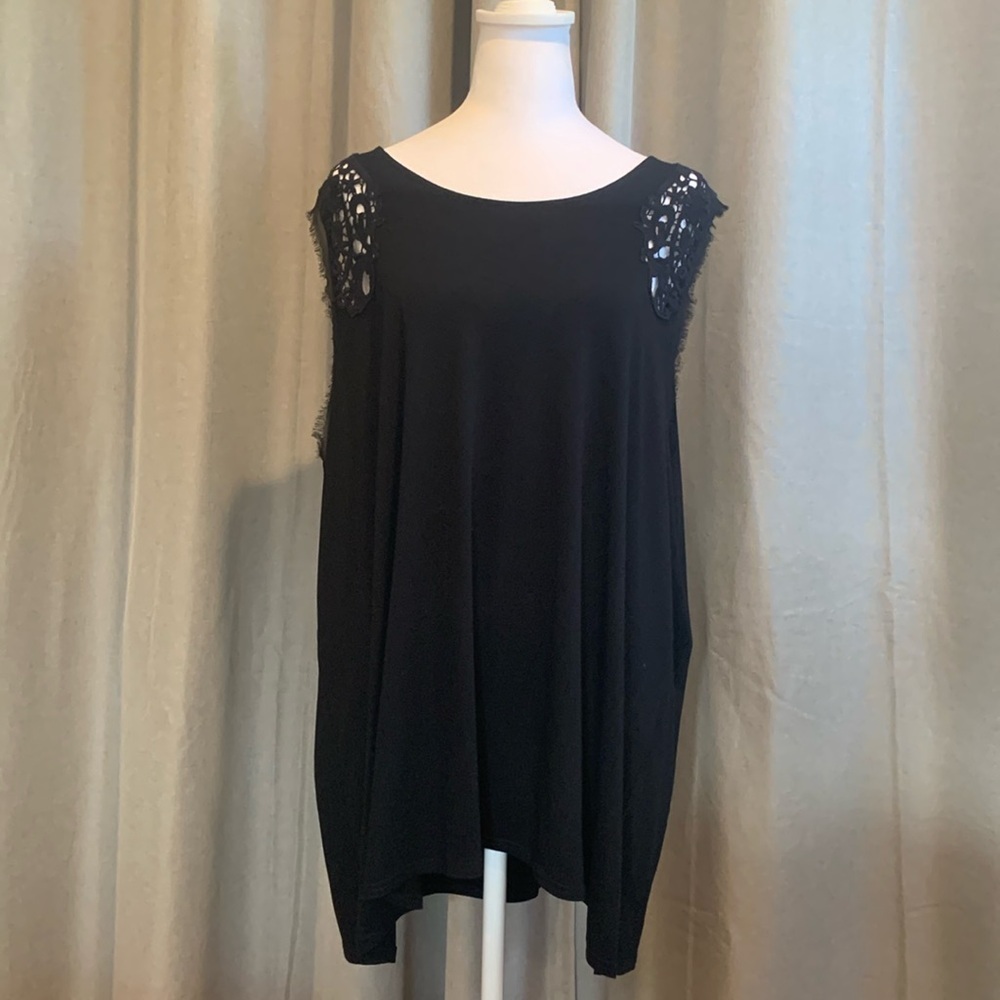 Vince Camuto Black Lace/Fringe Tank Top Size 1X
